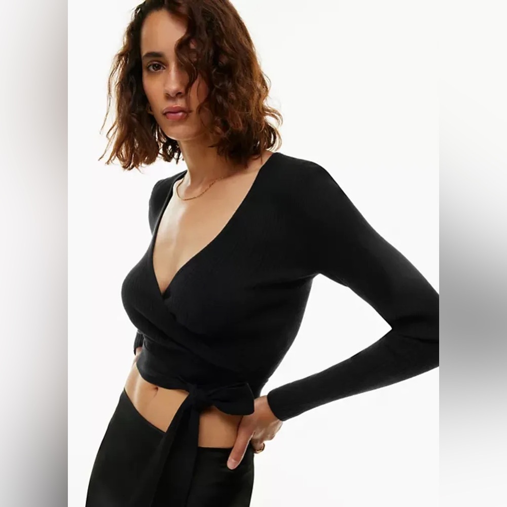 BNWT Aritzia All tied up long sleeve sweater L